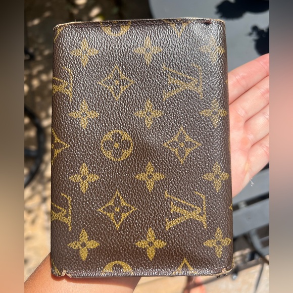 Rare Louis Vuitton monogram wallet 🌙 - Picture 9 of 17